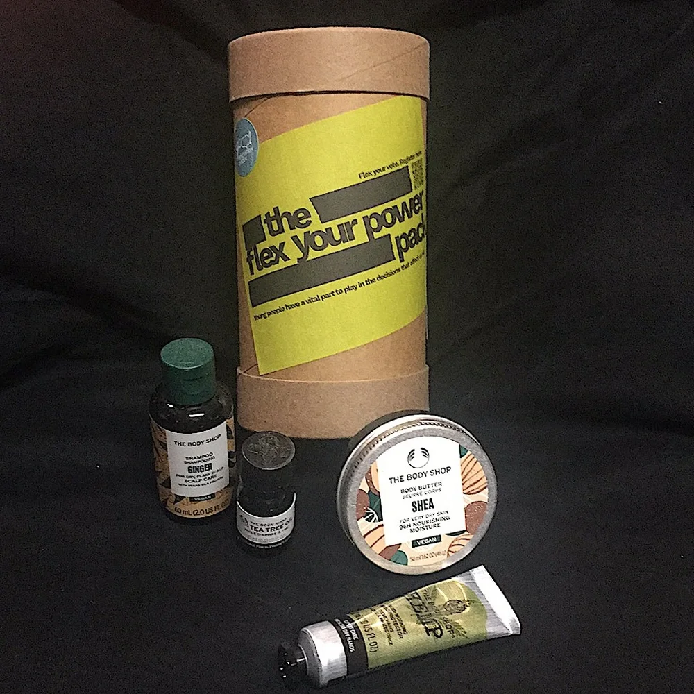 THE BODY SHOP - FLEX YOUR POWER BODY CARE PACK - Picture 1 of 11